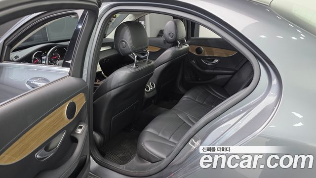 Mercedes-Benz C-Class 2017 — photo 11