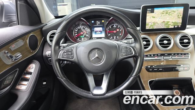 Mercedes-Benz C-Class 2017 — photo 13