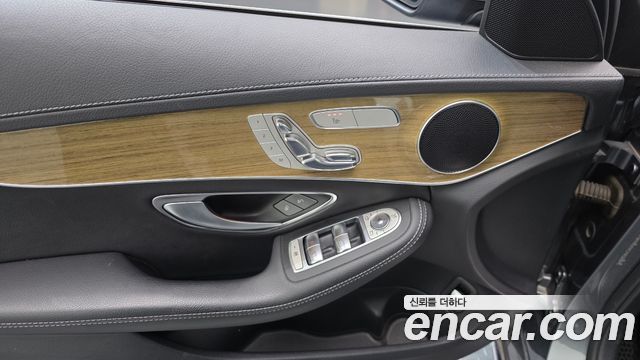 Mercedes-Benz C-Class 2017 — photo 14
