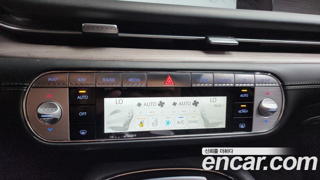 Genesis G90 2023 — photo 32