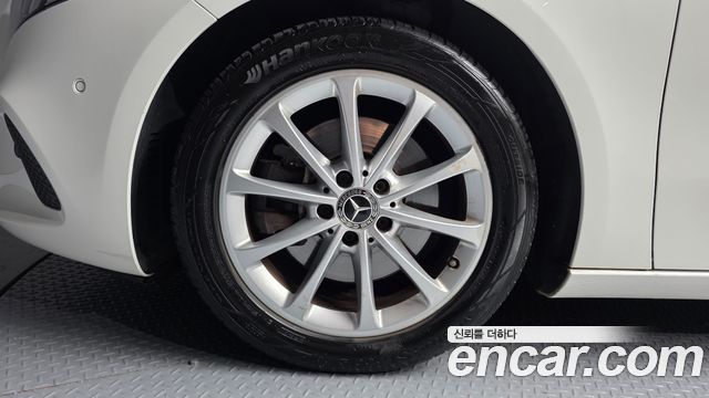 Mercedes-Benz A-Class 2020 — photo 5