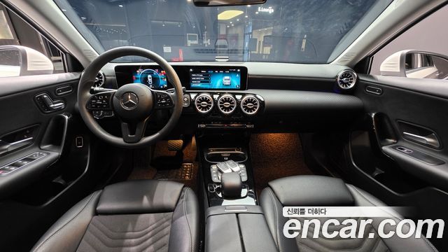 Mercedes-Benz A-Class 2020 — photo 10