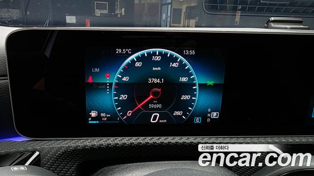 Mercedes-Benz A-Class 2020 — photo 11
