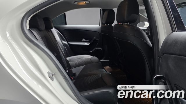 Mercedes-Benz A-Class 2020 — photo 17
