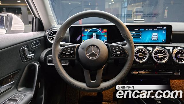 Mercedes-Benz A-Class 2020 — photo 20