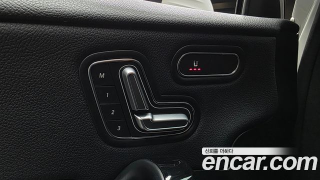 Mercedes-Benz A-Class 2020 — photo 23
