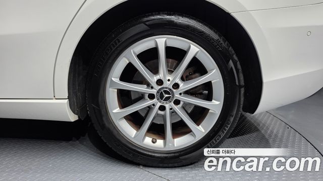 Mercedes-Benz A-Class 2020 — photo 7