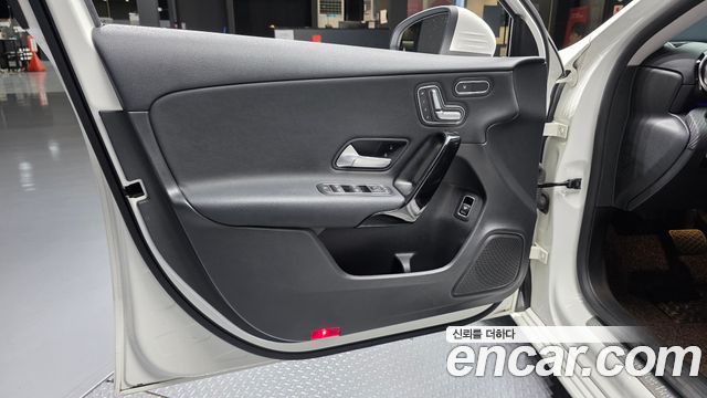 Mercedes-Benz A-Class 2020 — photo 14