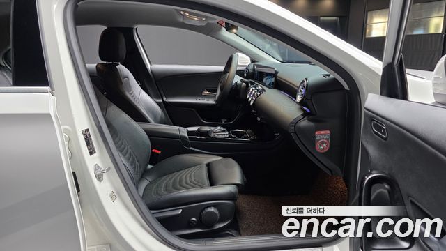 Mercedes-Benz A-Class 2020 — photo 16