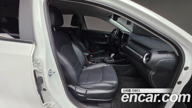 Kia K3 2022 — photo 16