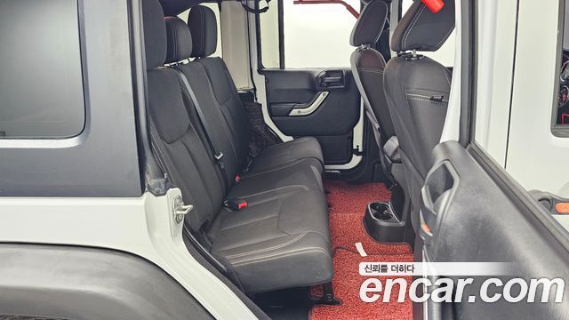 Jeep Wrangler 2017 — photo 12