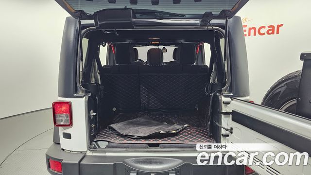 Jeep Wrangler 2017 — photo 16