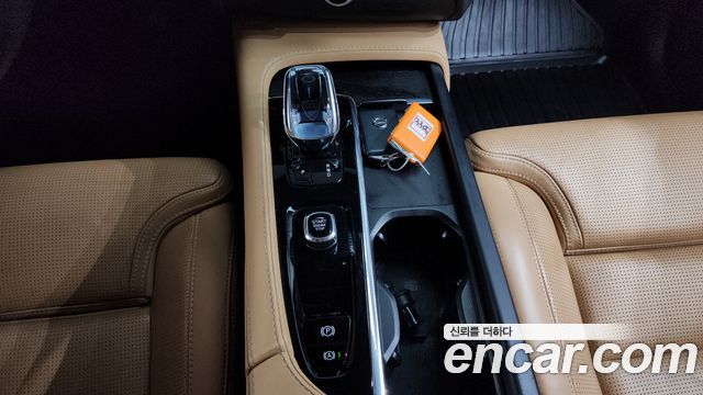 Volvo XC90 2022 — photo 9