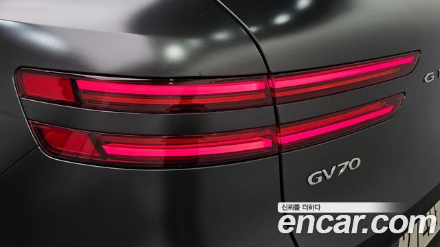 Genesis GV70 2025 — photo 9