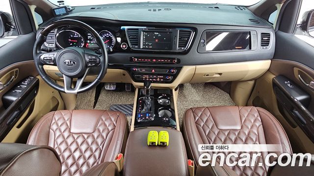 Kia Canival 2018 — photo 10