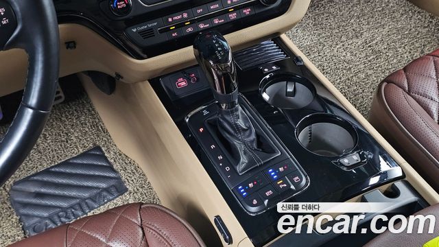 Kia Canival 2018 — photo 12