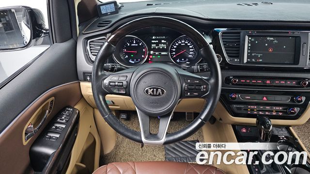 Kia Canival 2018 — photo 17