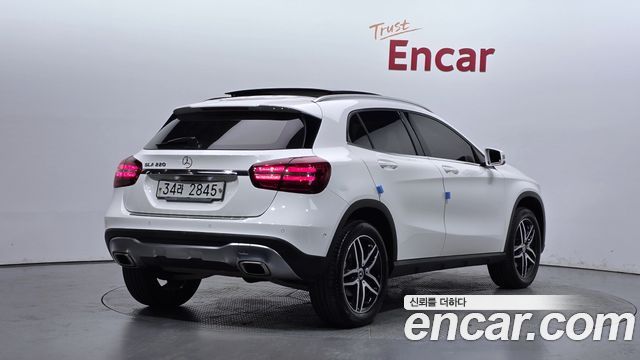 Mercedes-Benz GLA-Class 2019 — photo 2