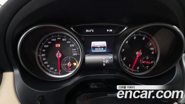 Mercedes-Benz GLA-Class 2019 — photo 11