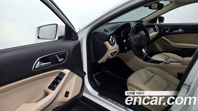 Mercedes-Benz GLA-Class 2019 — photo 13
