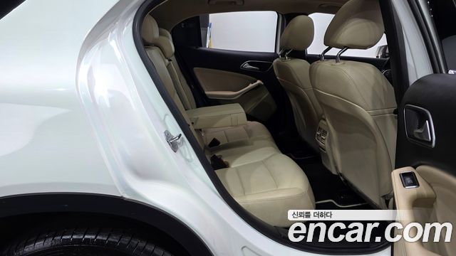 Mercedes-Benz GLA-Class 2019 — photo 17
