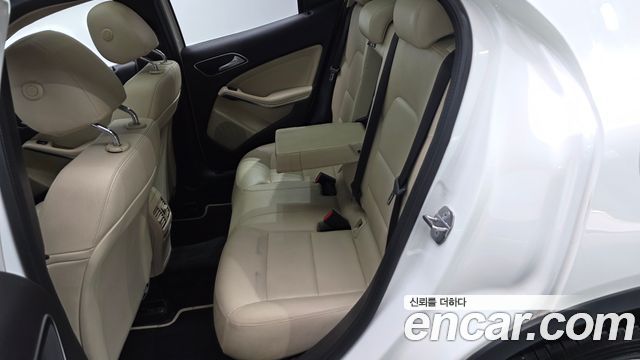 Mercedes-Benz GLA-Class 2019 — photo 18