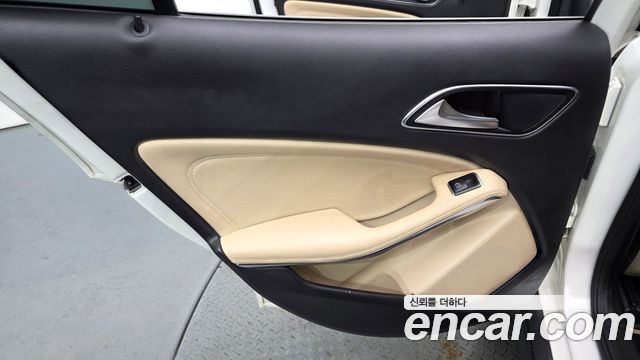 Mercedes-Benz GLA-Class 2019 — photo 15
