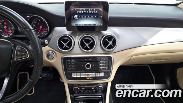Mercedes-Benz GLA-Class 2019 — photo 30