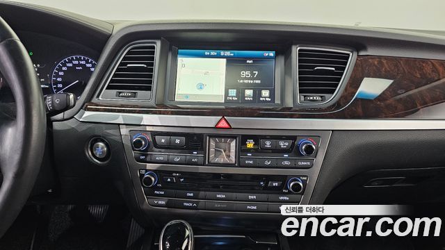 Hyundai Genesis 2016 — photo 19