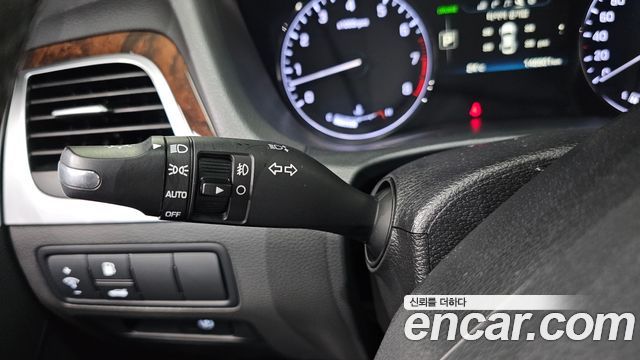 Hyundai Genesis 2016 — photo 28