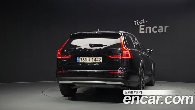 Volvo V60 2023 — photo 4