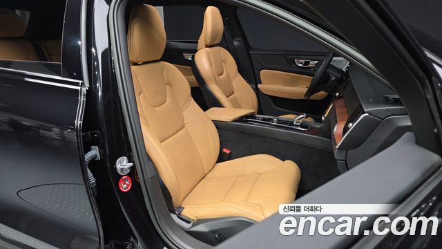 Volvo V60 2023 — photo 12