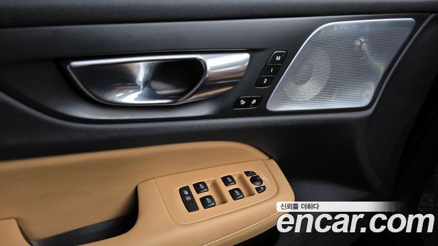 Volvo V60 2023 — photo 14
