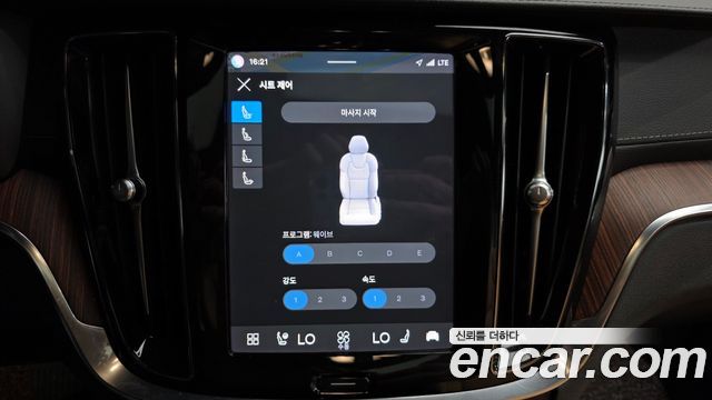 Volvo V60 2023 — photo 17