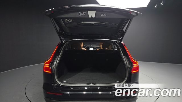 Volvo V60 2023 — photo 20