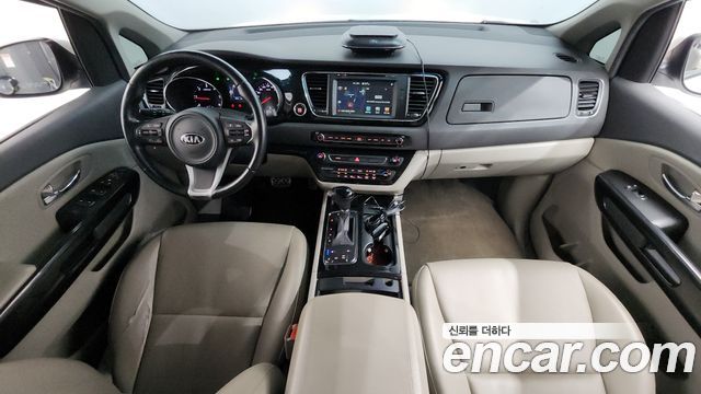 Kia Canival 2016 — photo 10