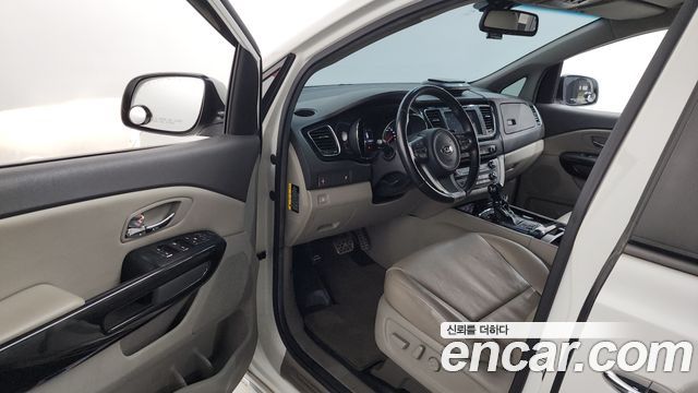 Kia Canival 2016 — photo 13