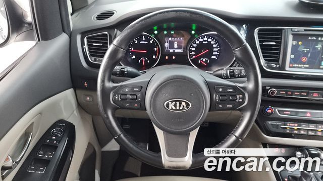 Kia Canival 2016 — photo 19