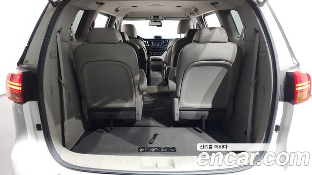 Kia Canival 2016 — photo 23