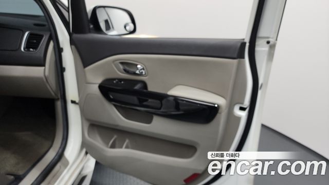 Kia Canival 2016 — photo 24