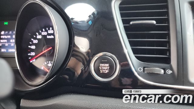 Kia Canival 2016 — photo 26