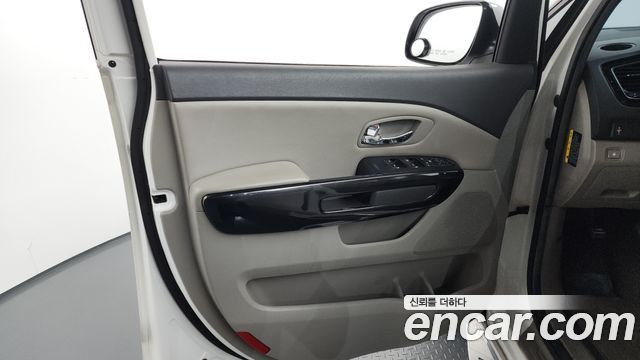 Kia Canival 2016 — photo 14