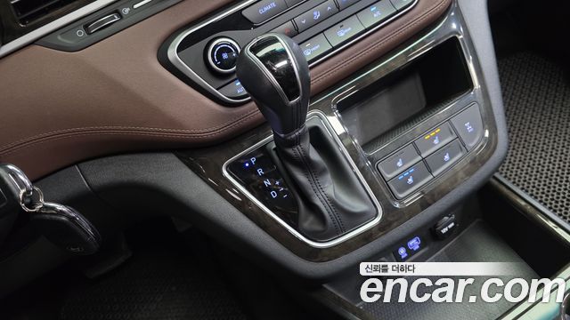 Hyundai Starex 2019 — photo 9