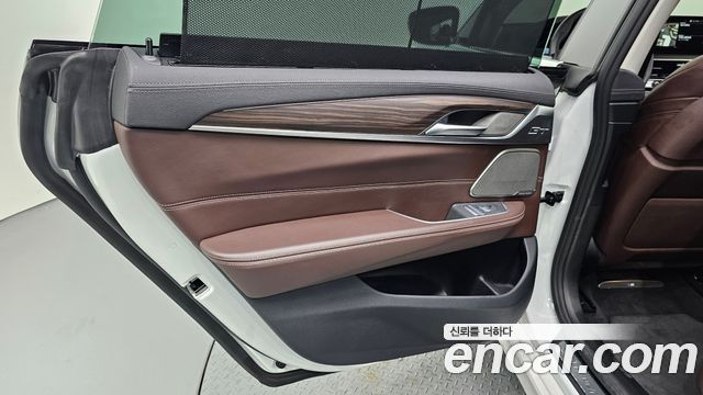 BMW Gran Turismo 2022 — photo 15