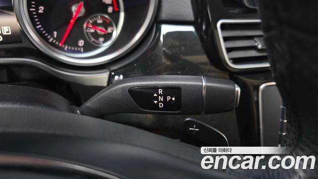 Mercedes-Benz GLE-Class 2016 — photo 12