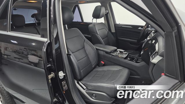 Mercedes-Benz GLE-Class 2016 — photo 18