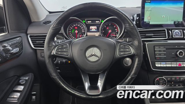 Mercedes-Benz GLE-Class 2016 — photo 21