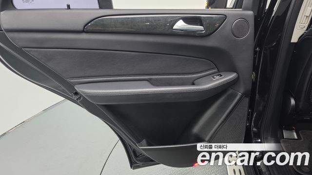Mercedes-Benz GLE-Class 2016 — photo 15