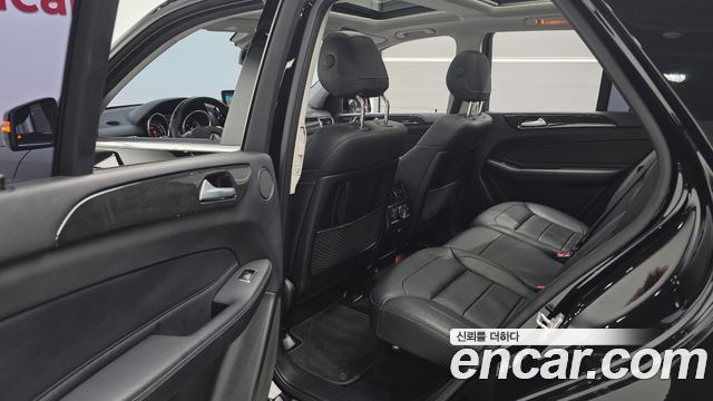 Mercedes-Benz GLE-Class 2016 — photo 16
