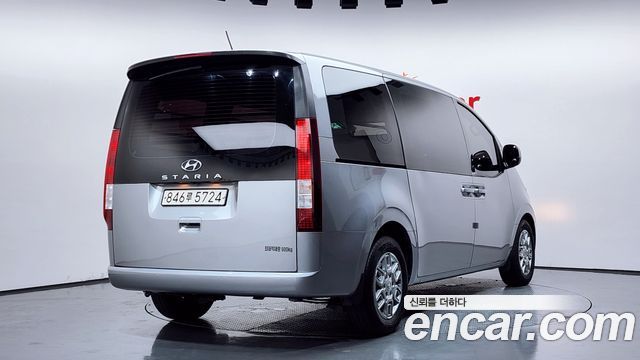 Hyundai Staria 2022 — photo 2